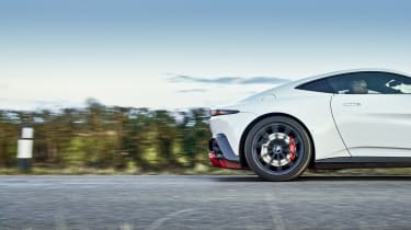 Aston Martin Vantage vs Audi R8 -11